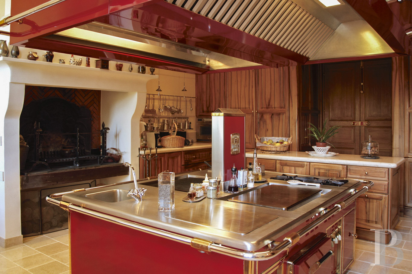 À Marseille, en lisière de la ville et tournée vers les calanques, une demeure patricienne dans son parc de sept hectares - photo  n°18